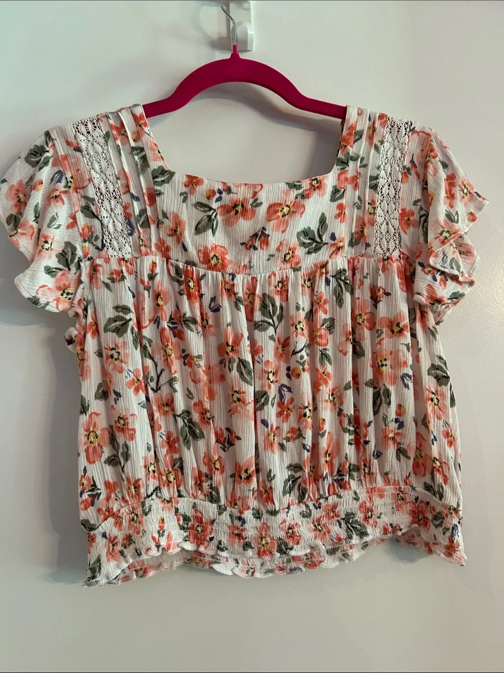 Girls Floral Lace-Detail Short Sleeve Top — White with Coral Flowers